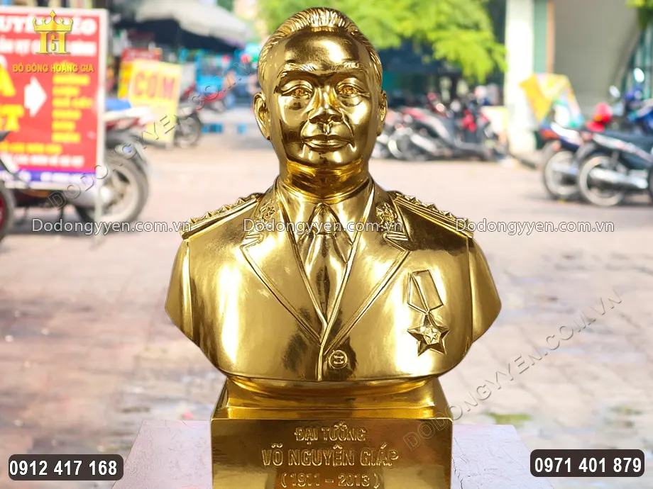 To&agrave;n bộ bề mặt vật phẩm được thếp v&agrave;ng 9999 sang trọng
